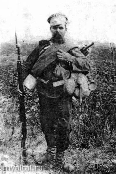 В.С. Ершов - солдат музыкальной команды 12-го Барнаульского пехотного полка под Мукденом. Снимок 1904-1905 гг.