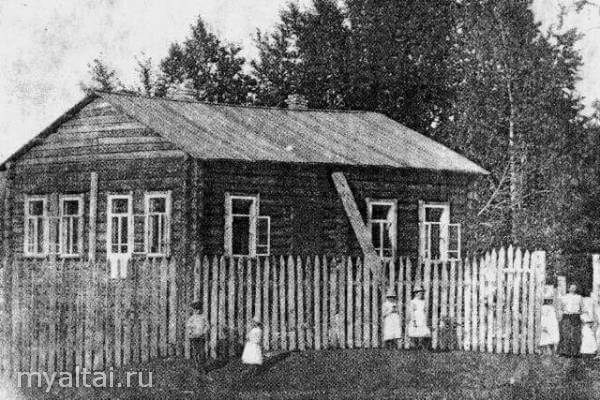 Дом детского приюта «Муравейник», с. Алтайское, 1914 г.