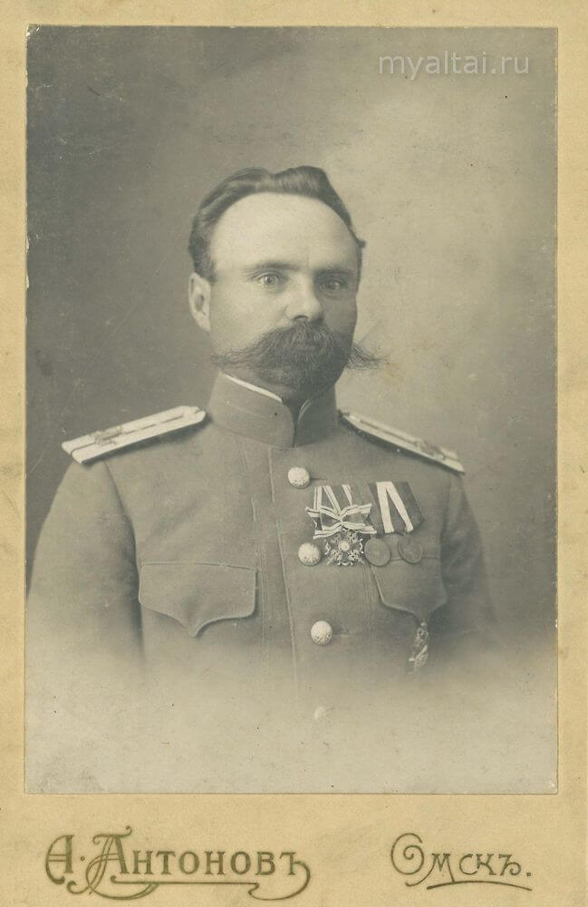 Есаул Михаил Александрович Меньков. Фото предоставлено Николаем Южаниным, правнуком офицера.