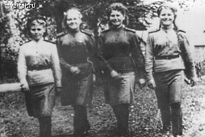 Катя с подружками. Польша, 04.11.1944 г