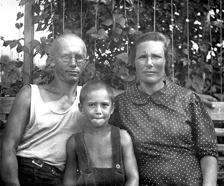 Вова Покровский со своими родителями