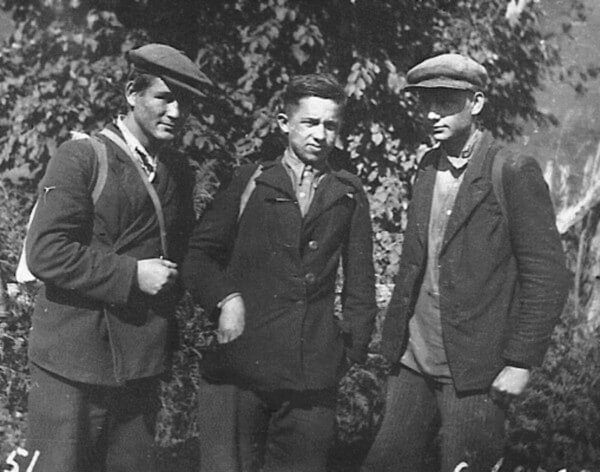 Перед походом, слева направо: Петя Попов, Толя Лазарев и Володя Покровский
